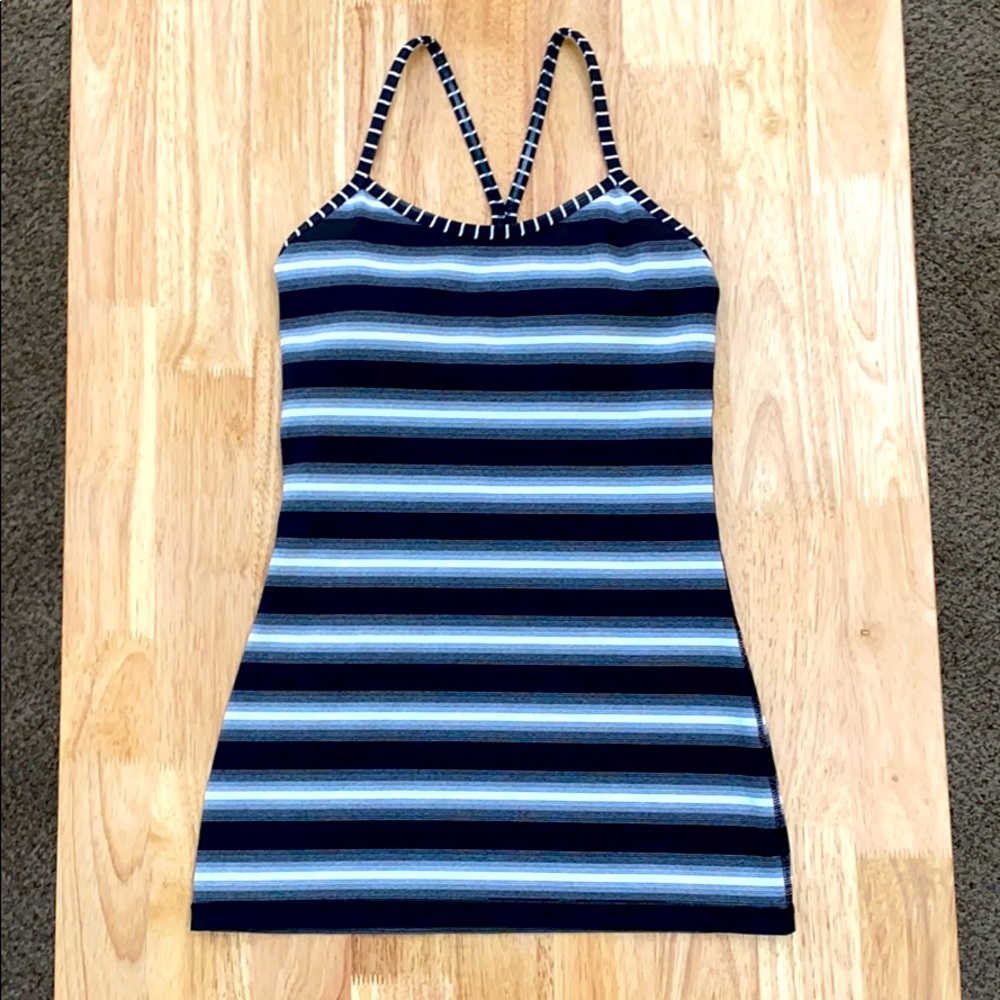Brand new lululemon tank with shelf bra size 4